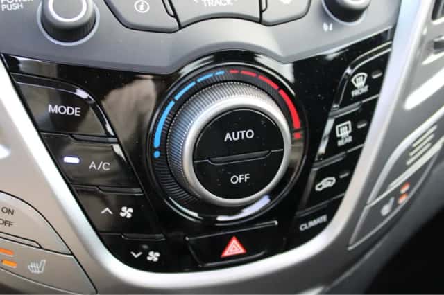Hyundai Veloster (2013) thumbnail 35