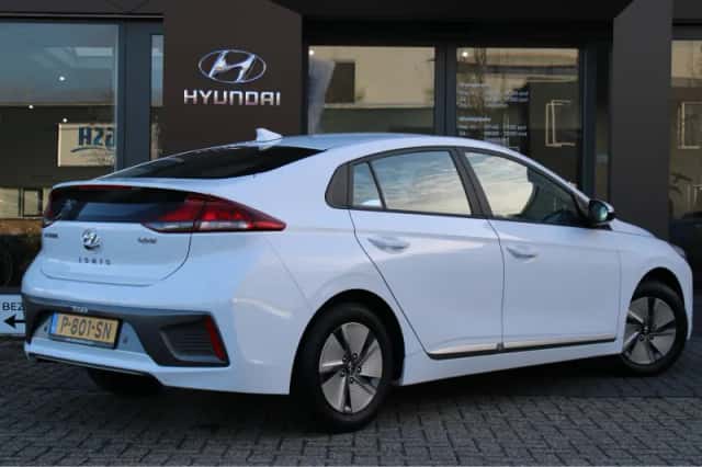 Hyundai Ioniq (2022) thumbnail 2
