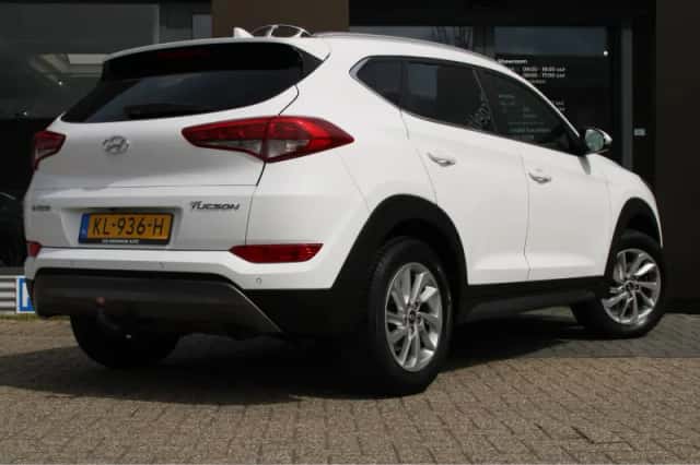 Hyundai Tucson (2017) thumbnail 2