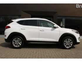Hyundai Tucson (2017) thumbnail 3