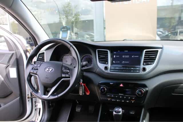 Hyundai Tucson (2017) thumbnail 24