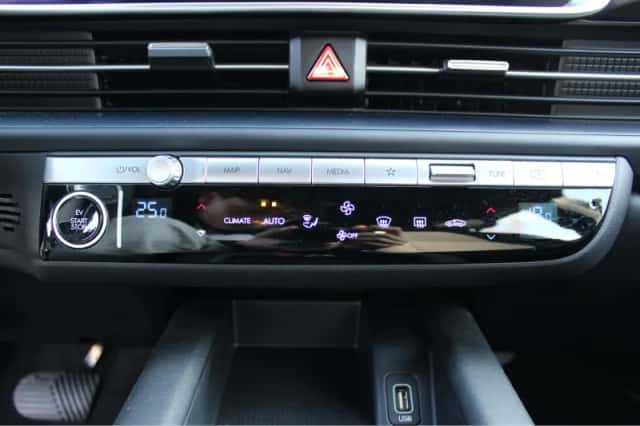 Hyundai Ioniq 6 (2024) thumbnail 23