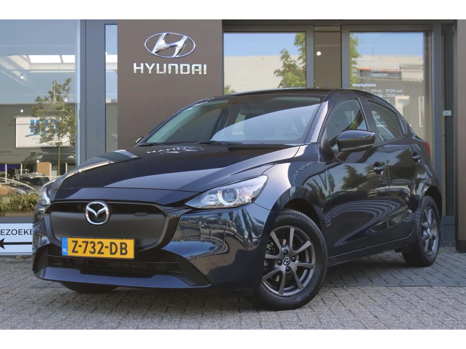Mazda 2 (2023) — foto 1