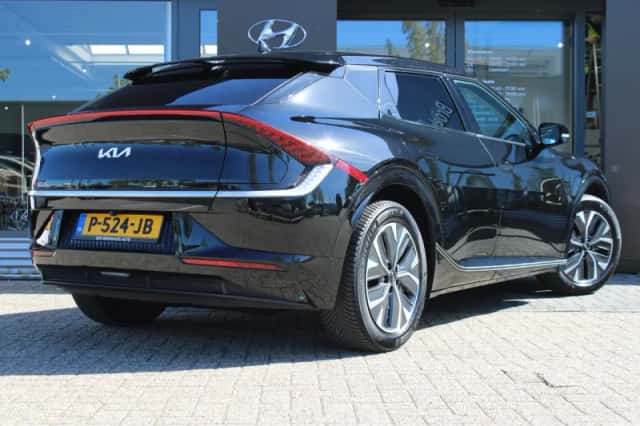 Kia EV6 (2022) thumbnail 2
