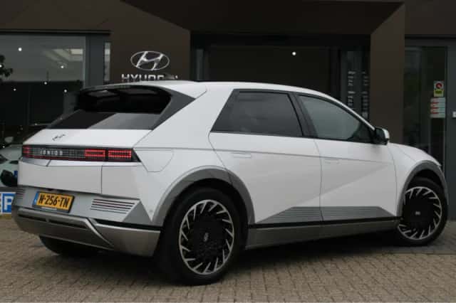 Hyundai Ioniq 5 (2021) thumbnail 2