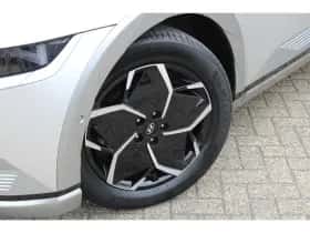 Hyundai Ioniq 5 (2023) thumbnail 4