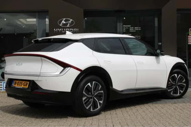 Kia EV6 (2021) thumbnail 2