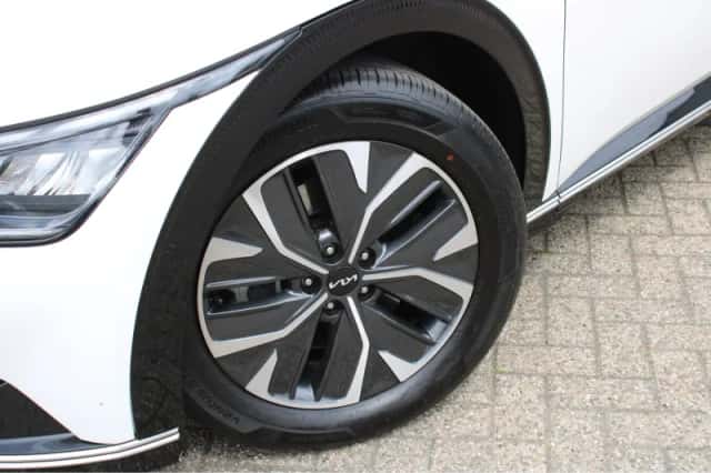 Kia EV6 (2021) thumbnail 8