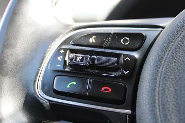 Kia Niro (2018) thumbnail 25