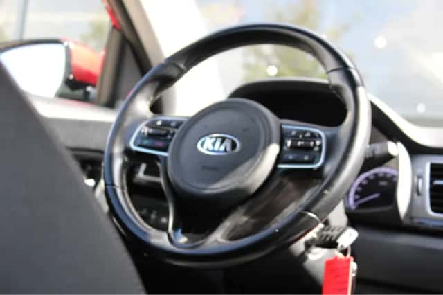 Kia Niro (2018) thumbnail 9