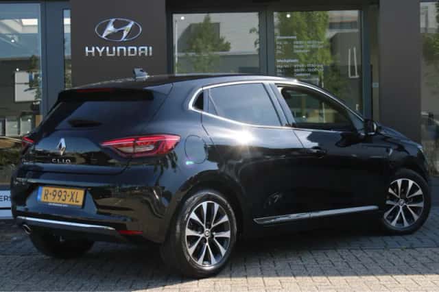 Renault Clio (2022) thumbnail 2