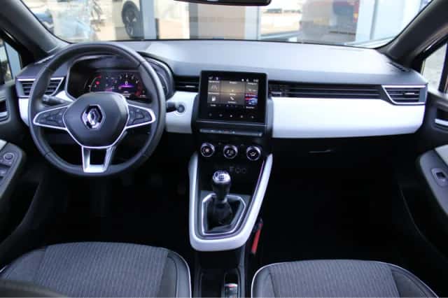 Renault Clio (2022) thumbnail 3