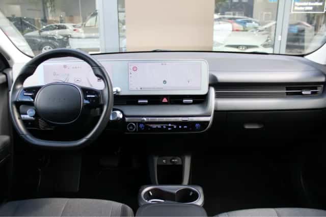 Hyundai Ioniq 5 (2023) thumbnail 4