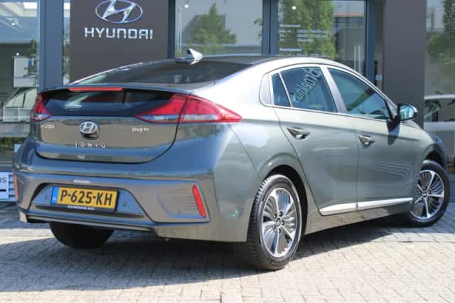 Hyundai Ioniq (2022) thumbnail 2