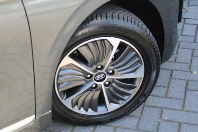 Hyundai Ioniq (2022) thumbnail 6