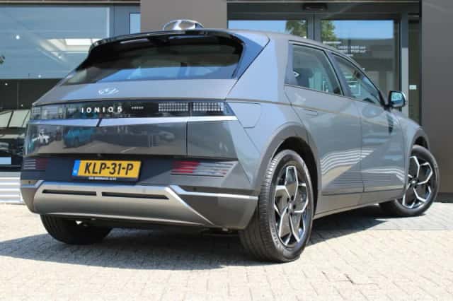 Hyundai Ioniq 5 (2023) thumbnail 2
