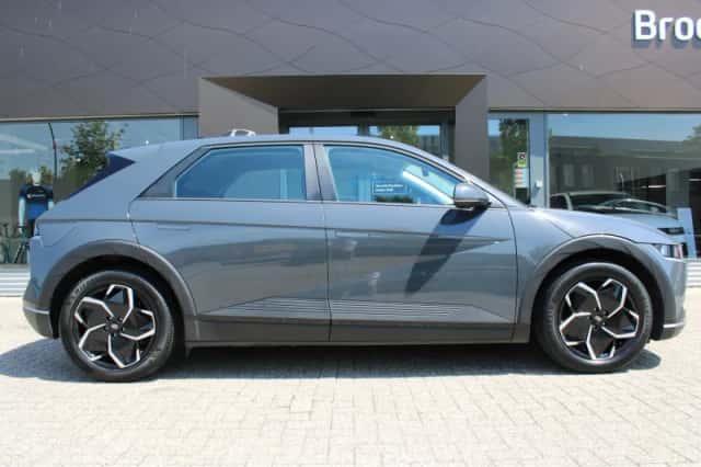Hyundai Ioniq 5 (2023) thumbnail 4