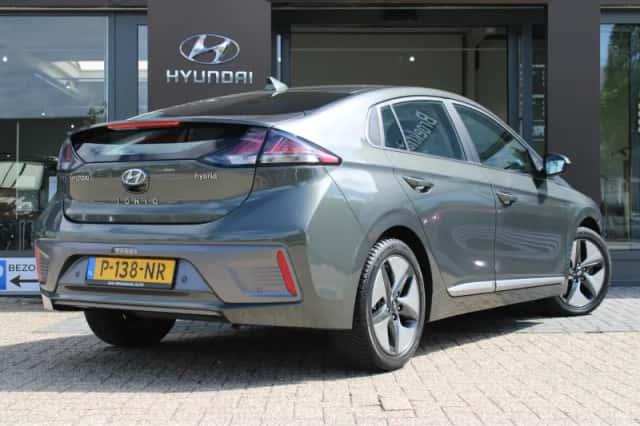 Hyundai Ioniq (2022) thumbnail 2