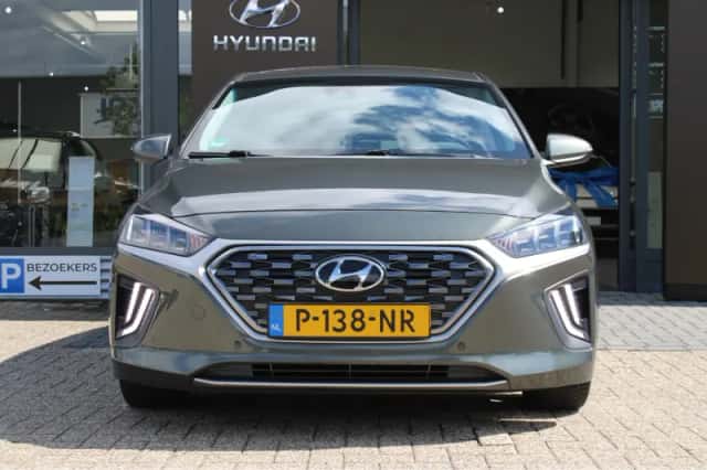 Hyundai Ioniq (2022) thumbnail 4
