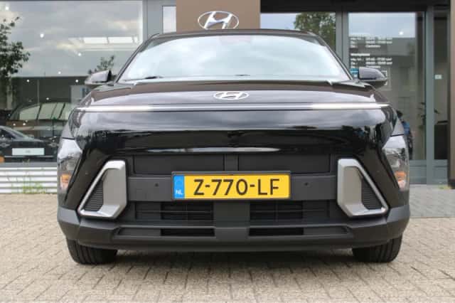 Hyundai Kona (2024) thumbnail 4