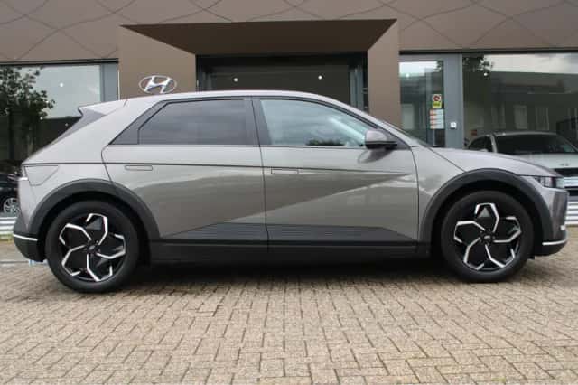 Hyundai Ioniq 5 (2022) thumbnail 4