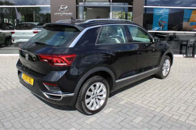 Volkswagen T-Roc (2020) thumbnail 2
