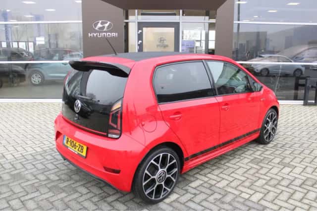 Volkswagen Up! (2023) thumbnail 2