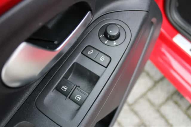 Volkswagen Up! (2023) thumbnail 11