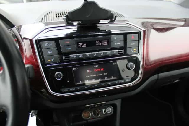 Volkswagen Up! (2023) thumbnail 15