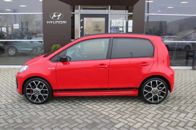 Volkswagen Up! (2023) thumbnail 3