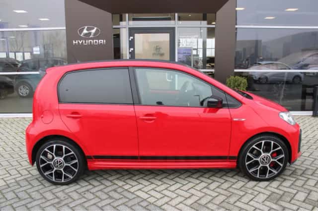 Volkswagen Up! (2023) thumbnail 4