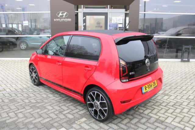Volkswagen Up! (2023) thumbnail 5
