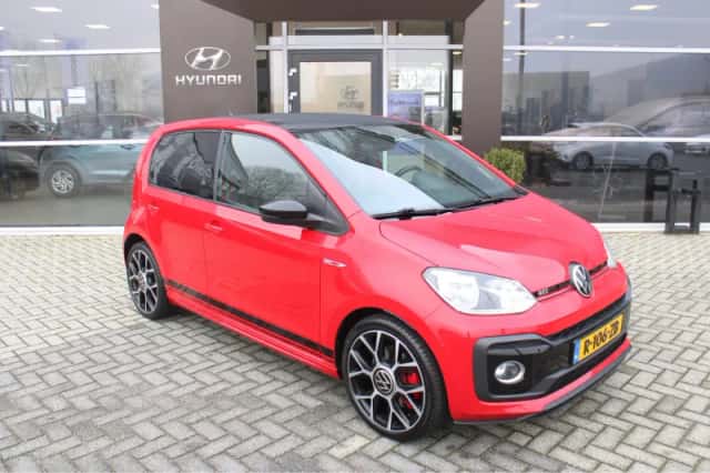 Volkswagen Up! (2023) thumbnail 6