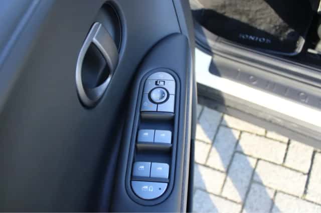 Hyundai Ioniq 5 (2025) thumbnail 12