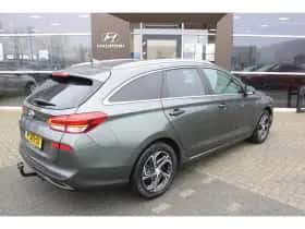 Hyundai i30 (2022) thumbnail 2