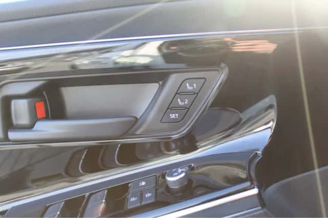 Subaru Solterra (2023) thumbnail 9
