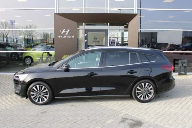 Ford Focus (2023) thumbnail 3