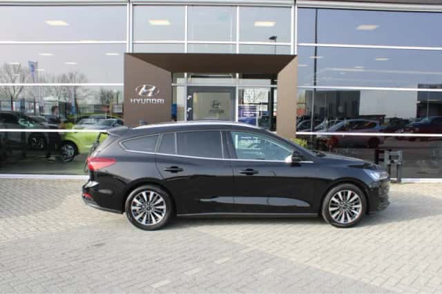 Ford Focus (2023) thumbnail 4