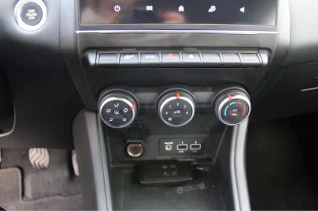 Renault Captur (2023) thumbnail 13