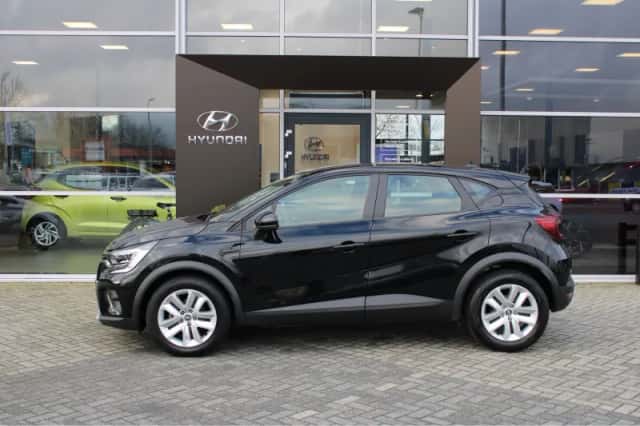 Renault Captur (2023) thumbnail 3
