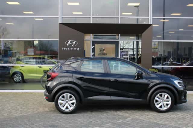 Renault Captur (2023) thumbnail 4