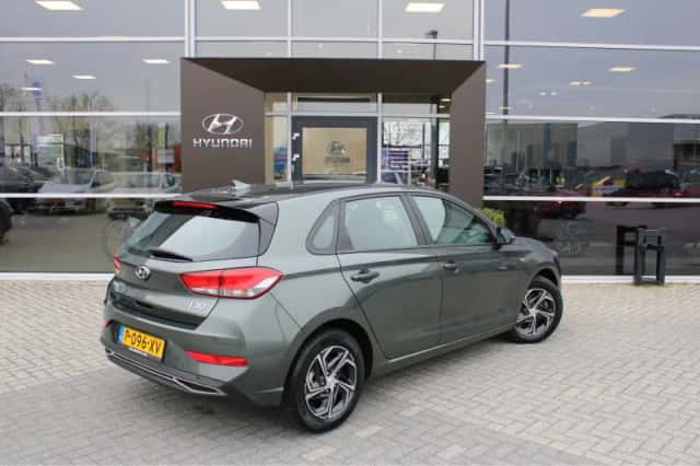 Hyundai i30 (2022) thumbnail 2