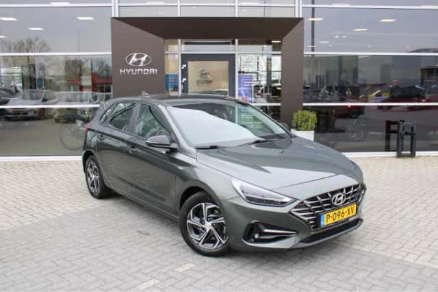 Hyundai i30 (2022) thumbnail 3
