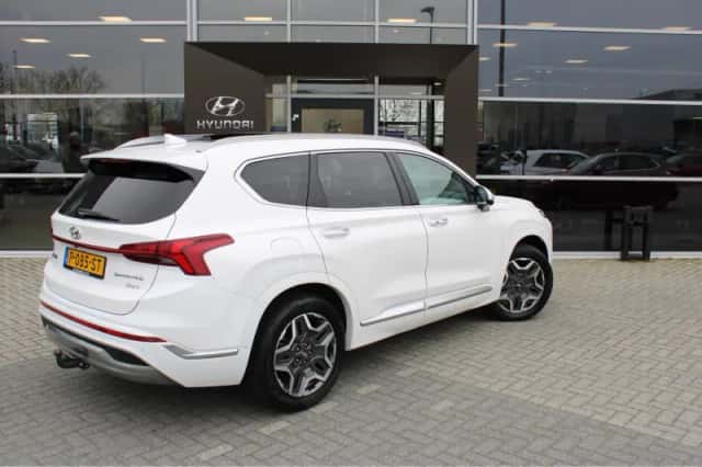 Hyundai Santa Fe (2022) thumbnail 2
