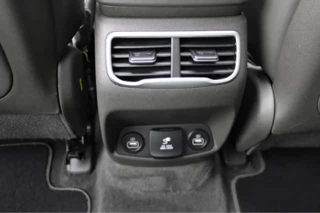Hyundai Santa Fe (2022) thumbnail 16