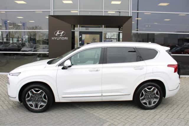 Hyundai Santa Fe (2022) thumbnail 3