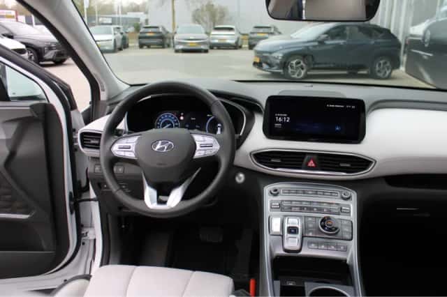 Hyundai Santa Fe (2022) thumbnail 27