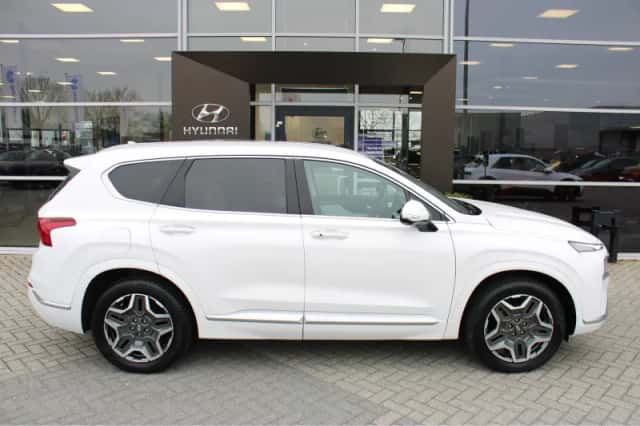 Hyundai Santa Fe (2022) thumbnail 4