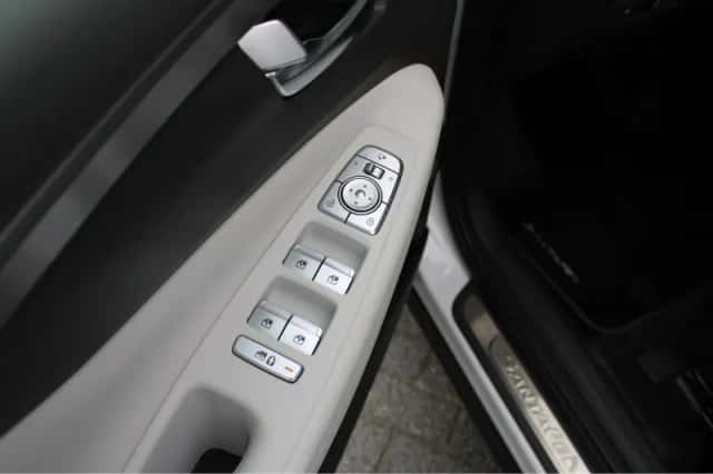 Hyundai Santa Fe (2022) thumbnail 8
