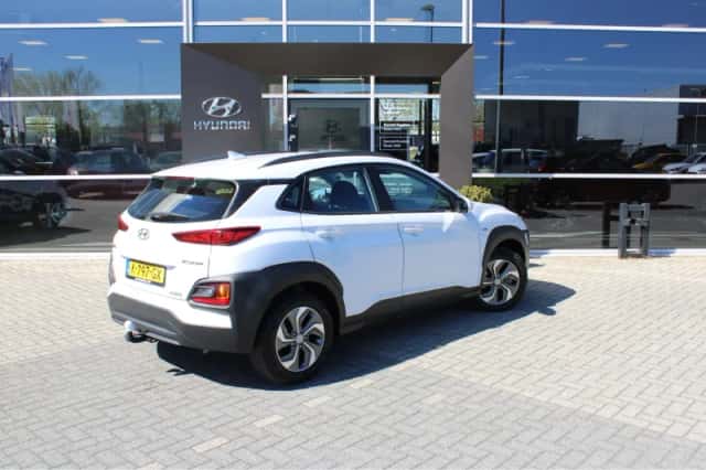 Hyundai Kona (2021) thumbnail 2